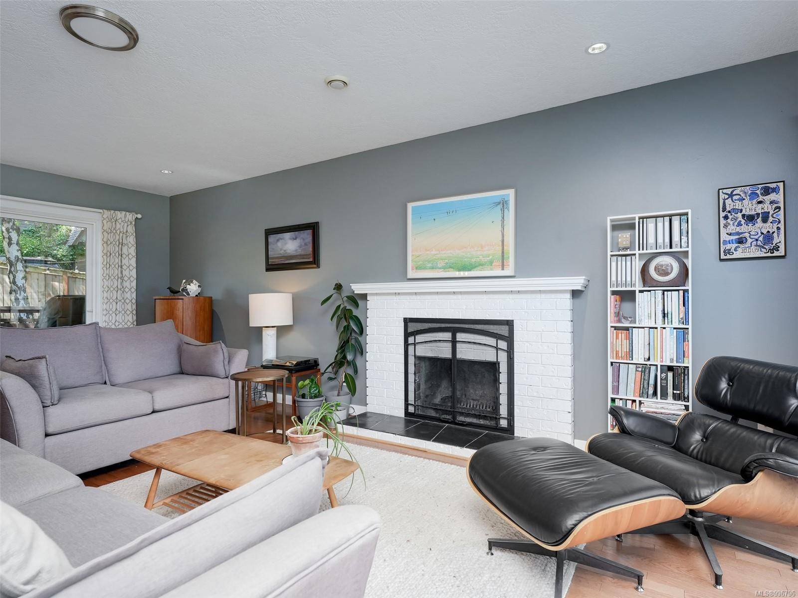 Saanich, BC V8Y 2Z6,760 Menawood Pl