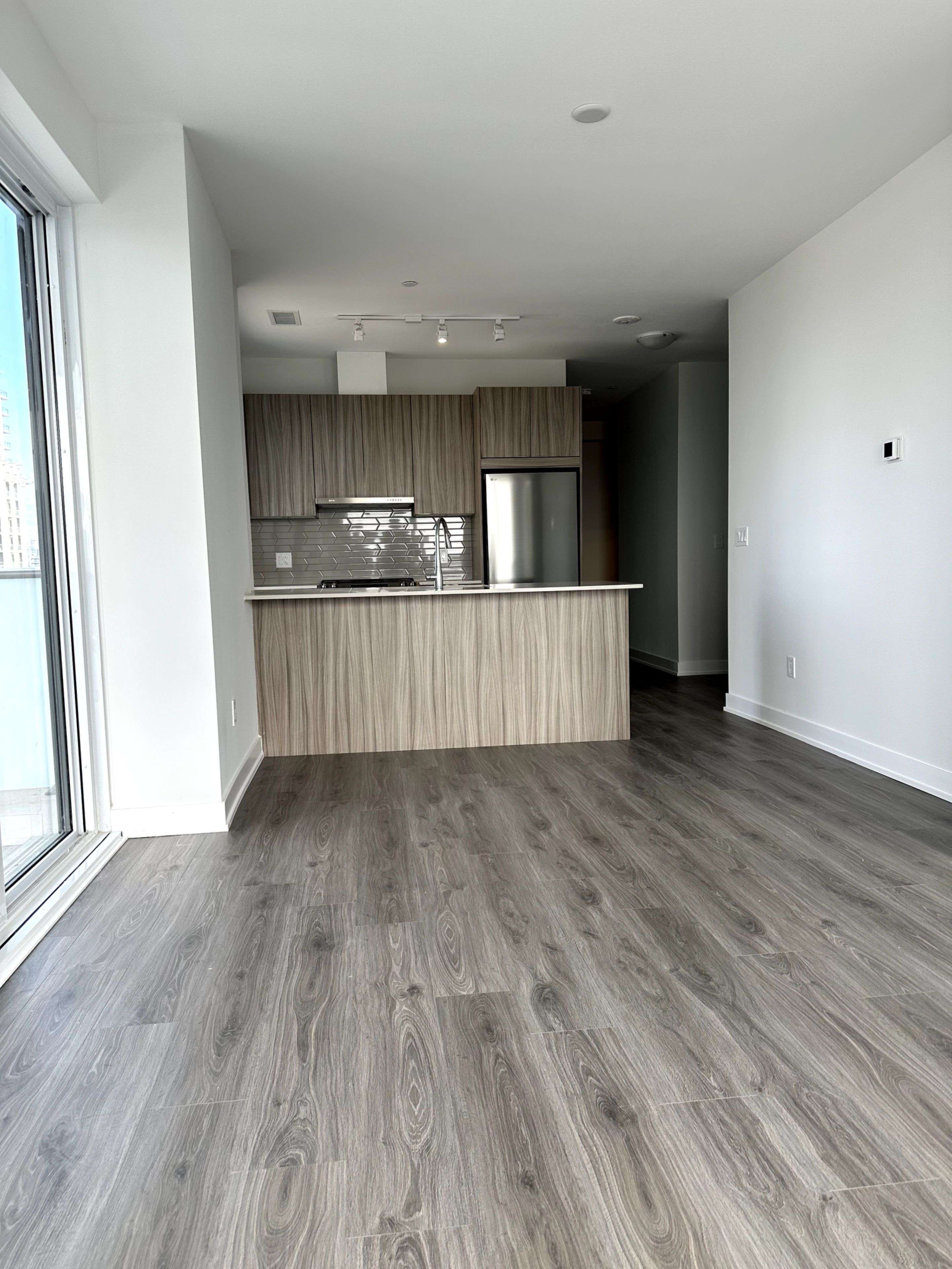 Mississauga, ON L5B 0L6,430 Square One DR #2511