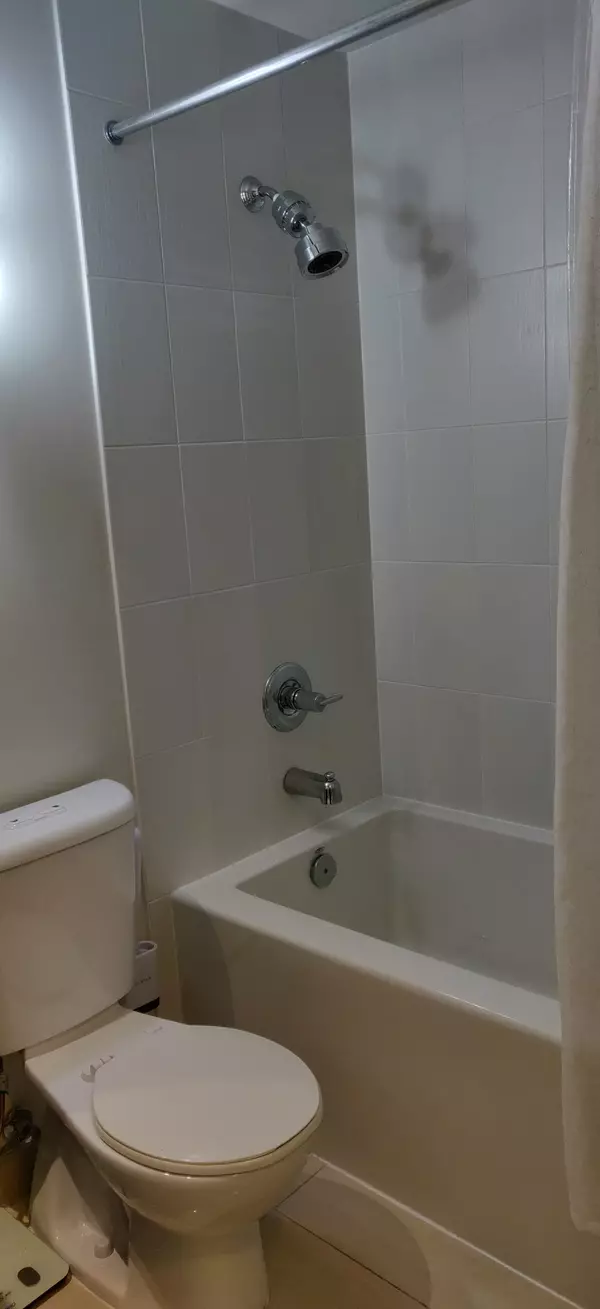 Toronto C14, ON M5J 0E1,100 Harrison Garden BLVD #715