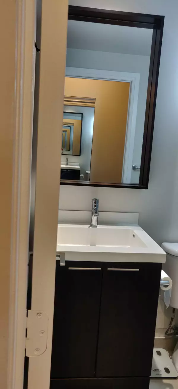 Toronto C14, ON M5J 0E1,100 Harrison Garden BLVD #715