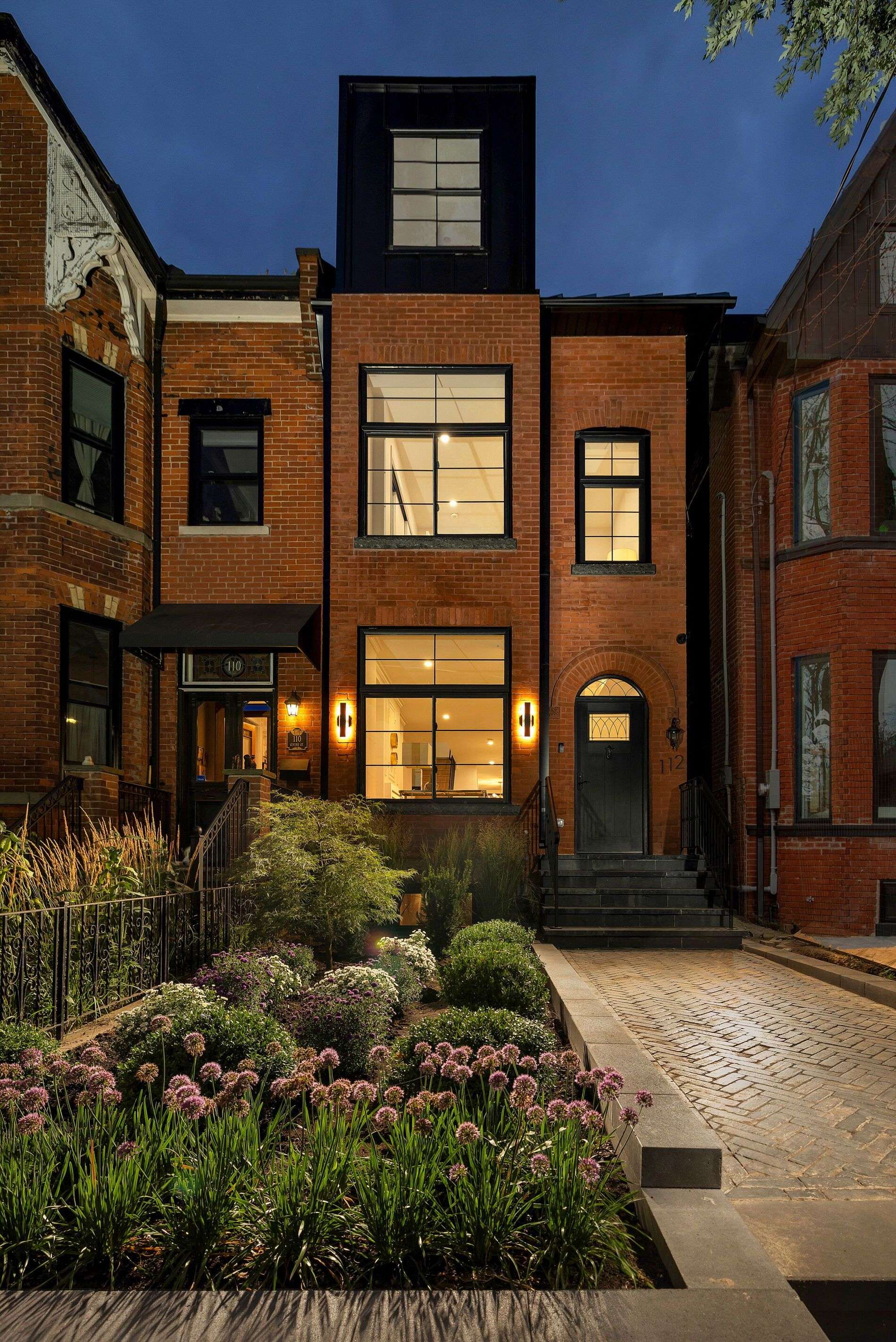 Toronto C01, ON M6J 2X9,112 Givins ST