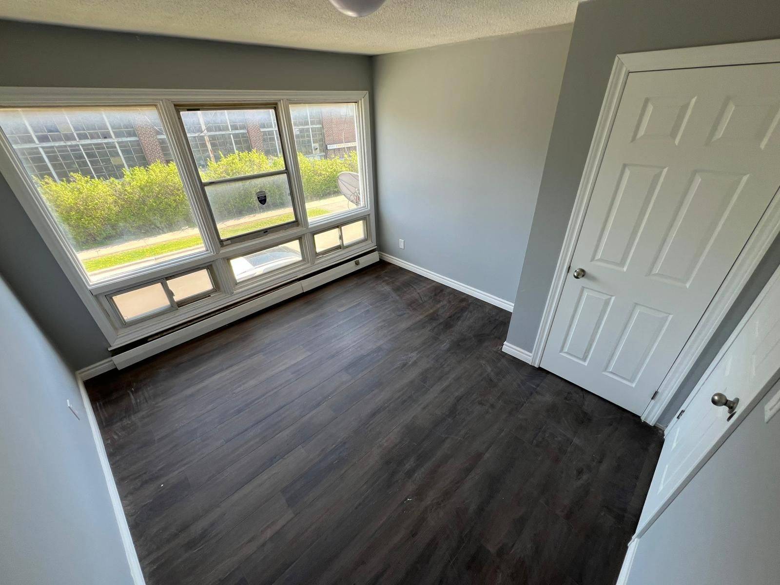 Oshawa, ON L1H 3T6,92 Wolfe ST #2