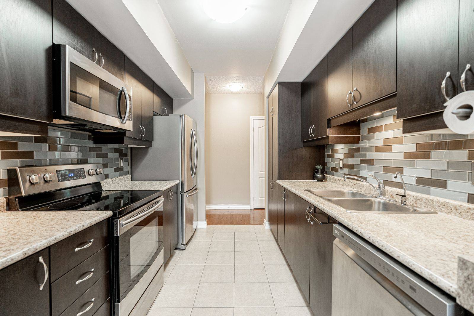 Barrie, ON L4N 5T5,39 Ferndale DR S #112