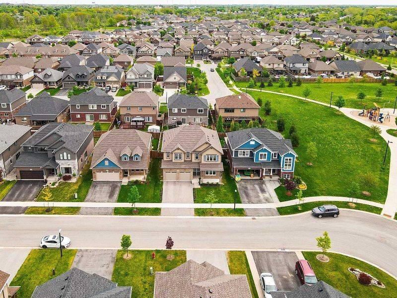Welland, ON L3C 0C6,379 Silverwood AVE E