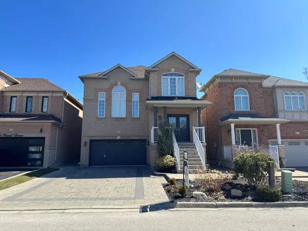 9 Oland DR, Vaughan, ON L4H 2H3