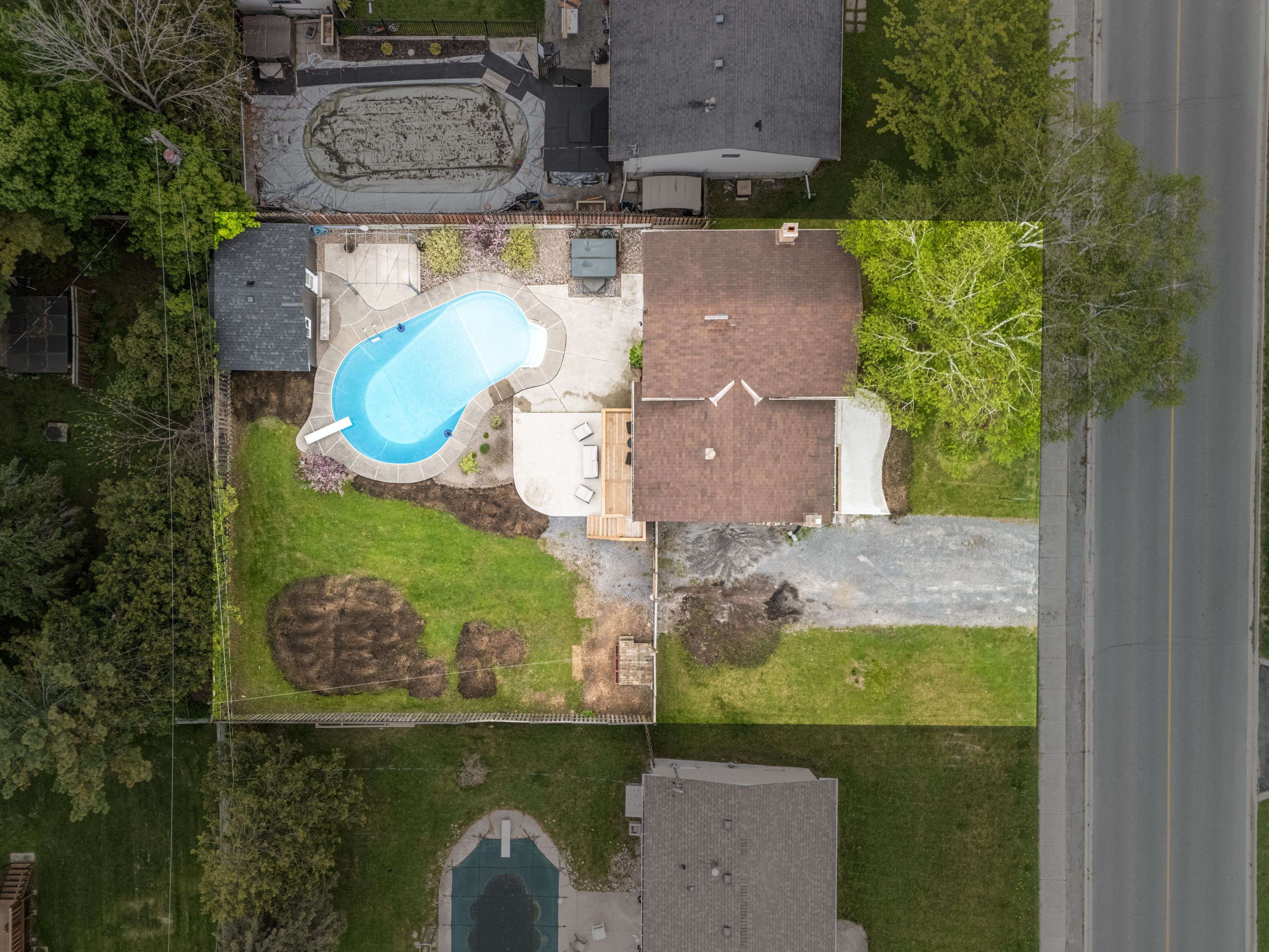 Loyalist, ON K7N 1C4,154 Manitou CRES W