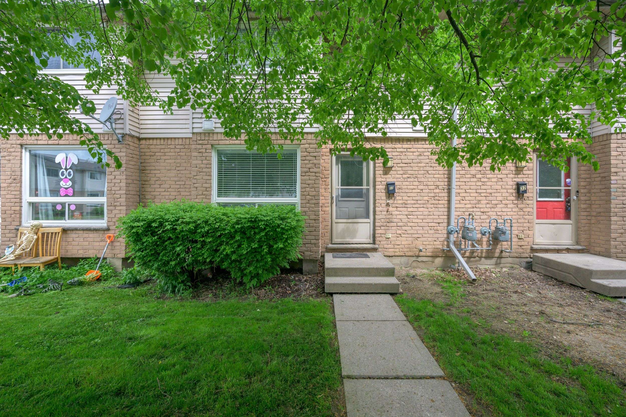 London East, ON N5V 3S3,550 Second ST #33