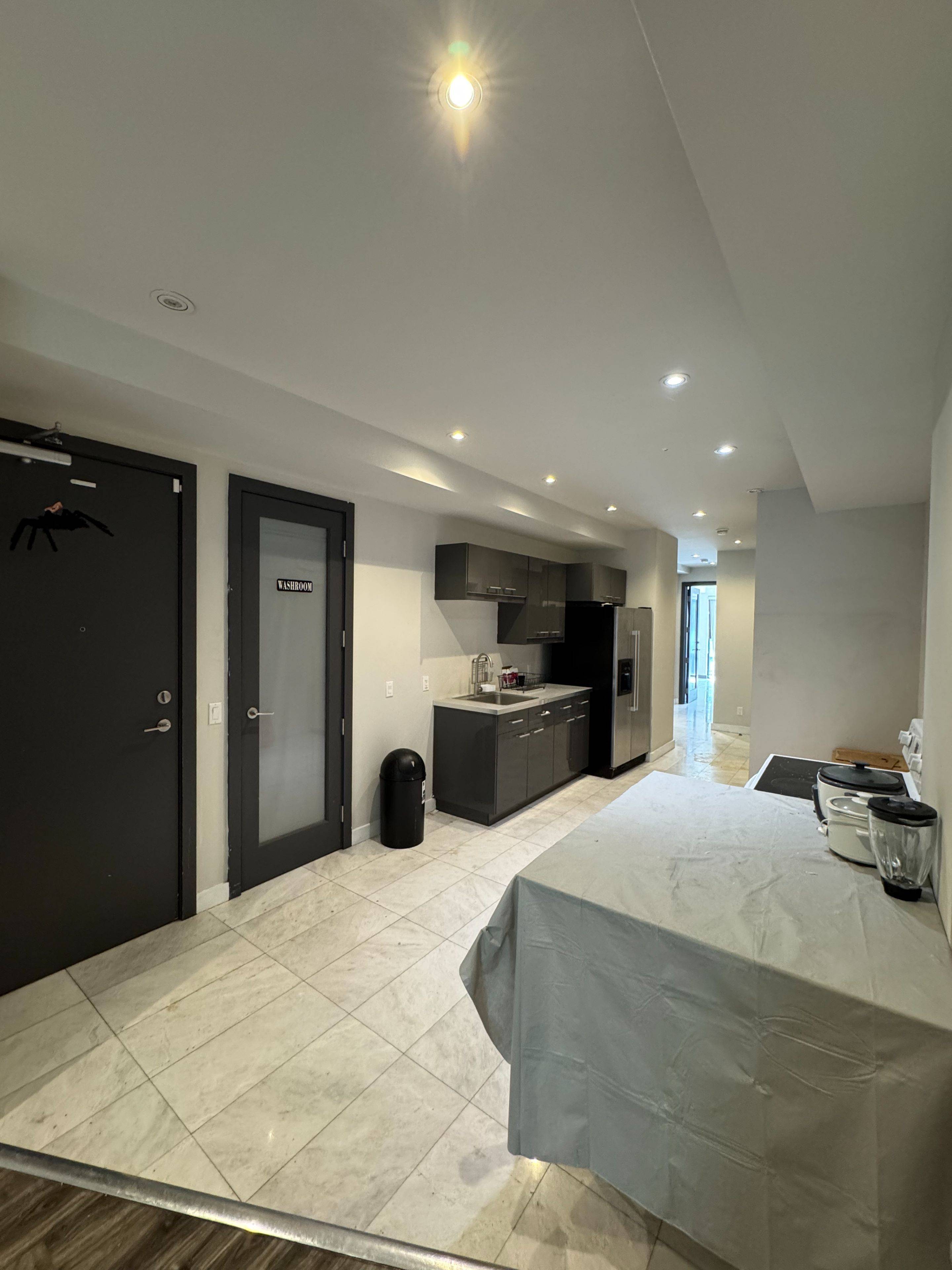 Toronto C01, ON M5S 2H7,652 Spadina AVE #2F