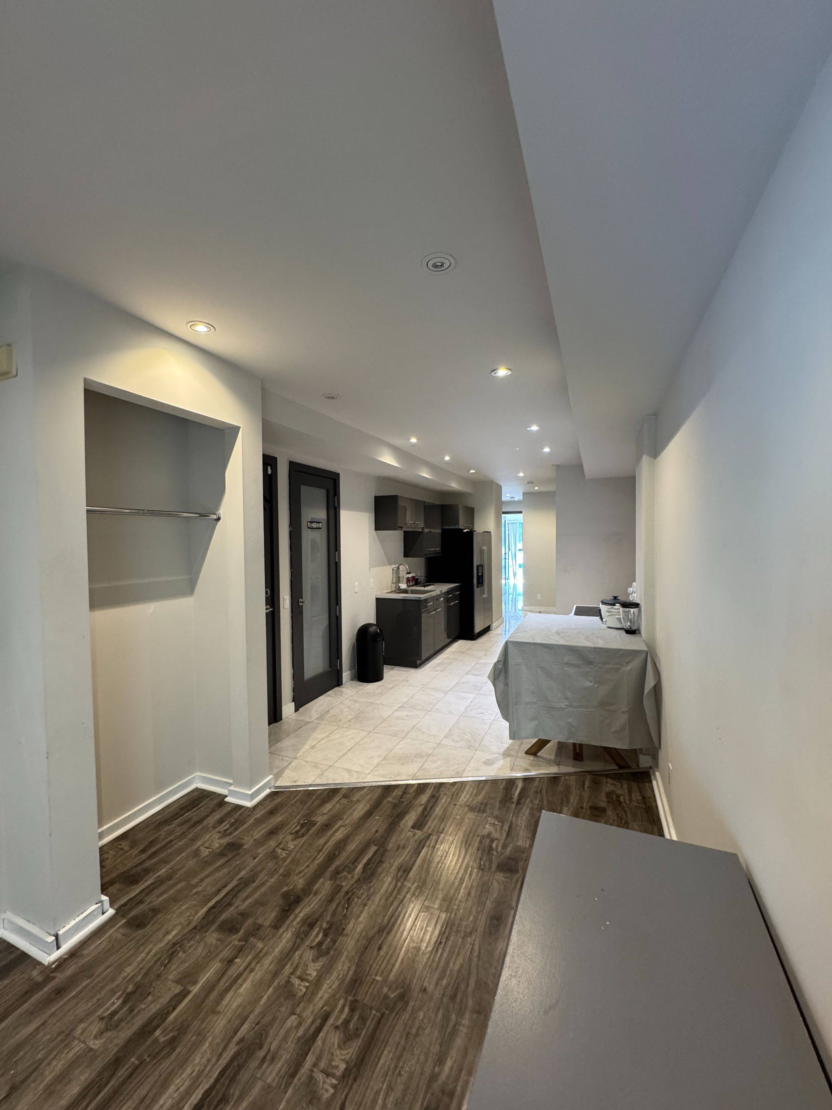 Toronto C01, ON M5S 2H7,652 Spadina AVE #2F