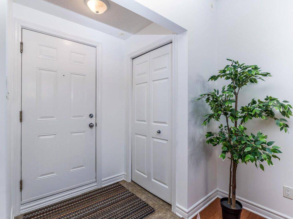 Stittsville - Munster - Richmond, ON K2S 0C8,1113 Stittsville Main ST #B