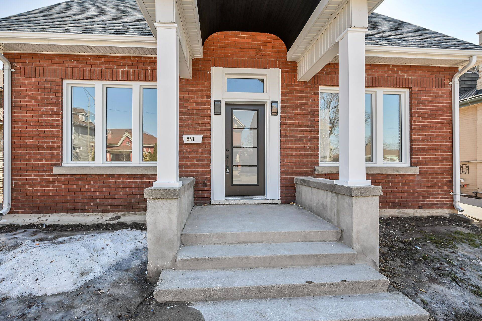 Brant, ON N3S 3V1,241 Dalhousie ST