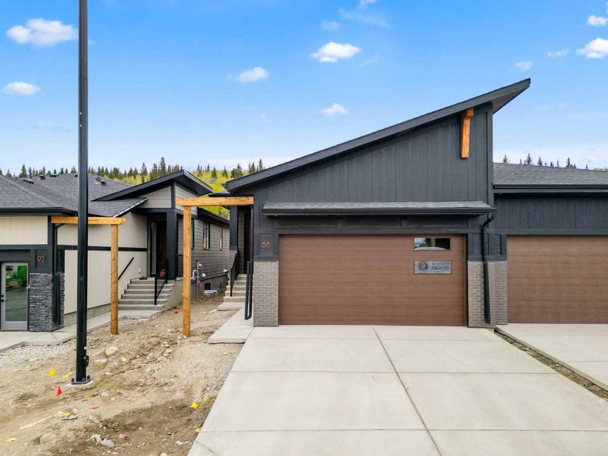 Cochrane, AB T4C 2A4,297 Riviera WAY #88