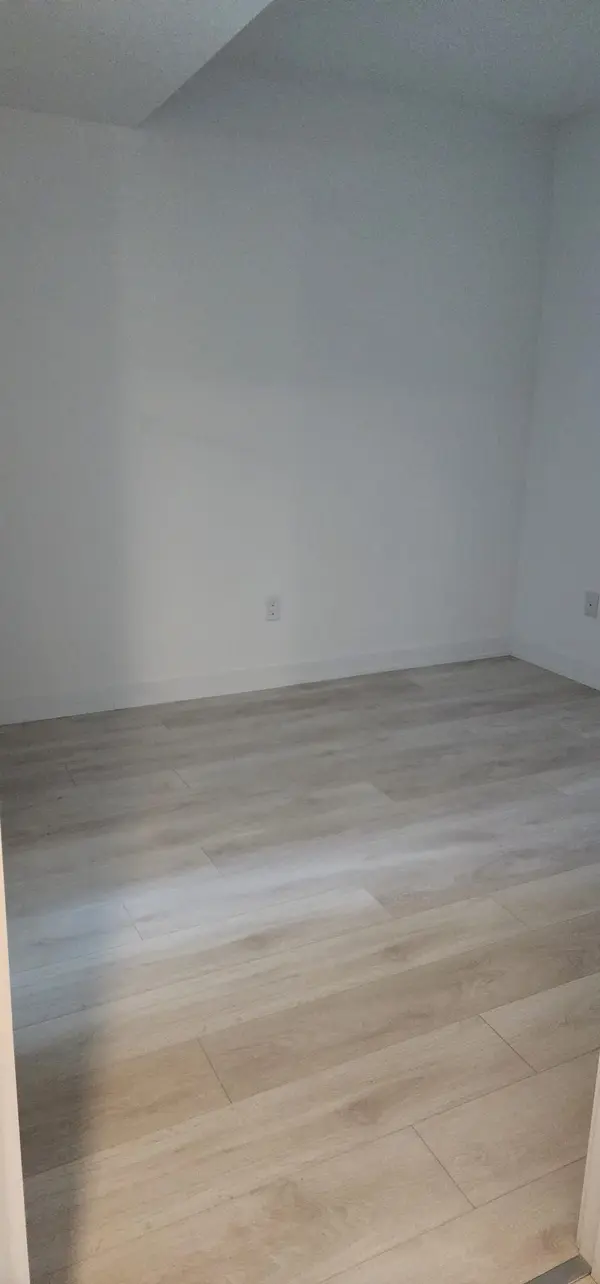 Toronto C06, ON M3H 0E7,8 Tippett RD #405