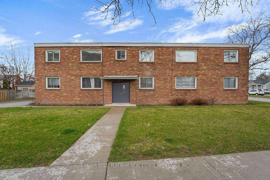 Windsor, ON N9B 1M5,1985 College AVE N