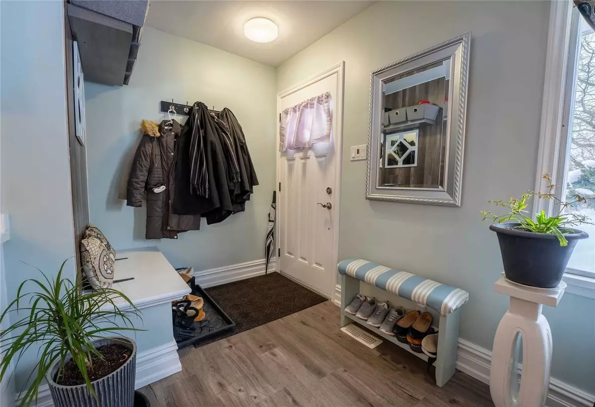 London East, ON N5Y 3V7,606 Ross ST