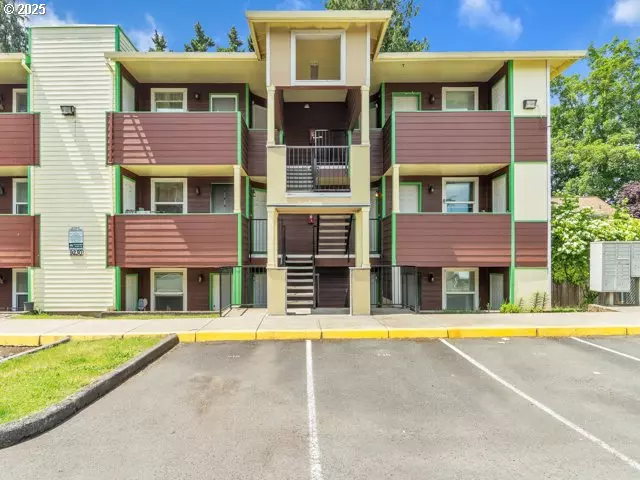Portland, OR 97266,9257 SE CLINTON ST #404