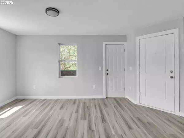Portland, OR 97266,9257 SE CLINTON ST #404