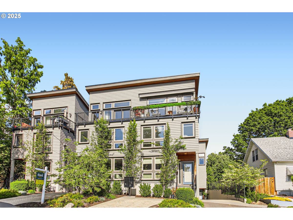Portland, OR 97202,7952 SE 6TH AVE #3