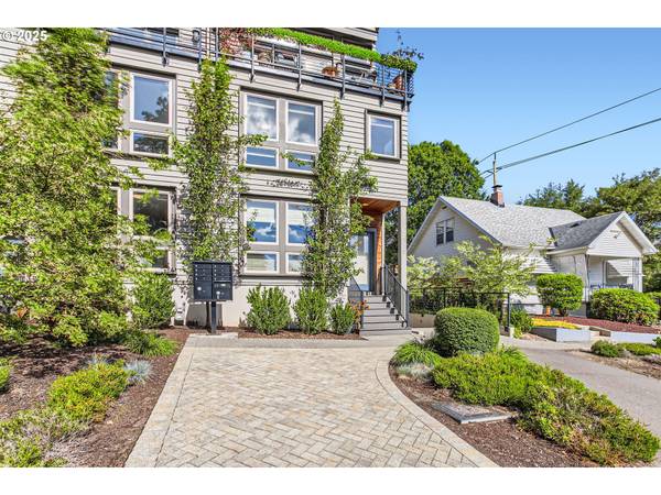 Portland, OR 97202,7952 SE 6TH AVE #3