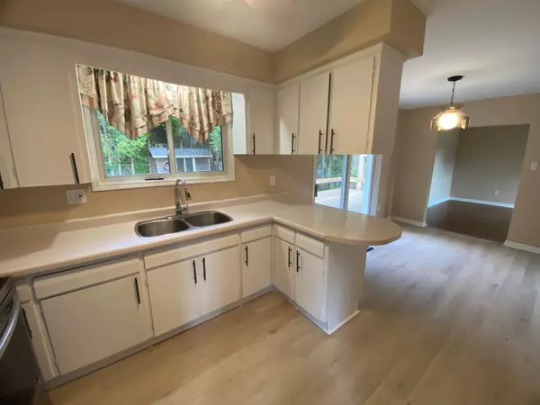 London East, ON N5Y 1S8,358 Valleyview AVE