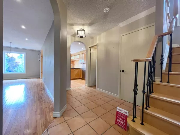 Mississauga, ON L5R 3M8,5555 Lockengate CT #upper