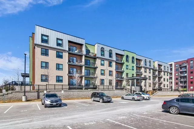 Barrie, ON L9J 0J9,6 Spice WAY #405