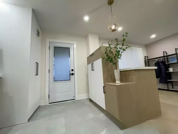 Toronto E04, ON M1K 2Z7,77 Ionview RD #Main