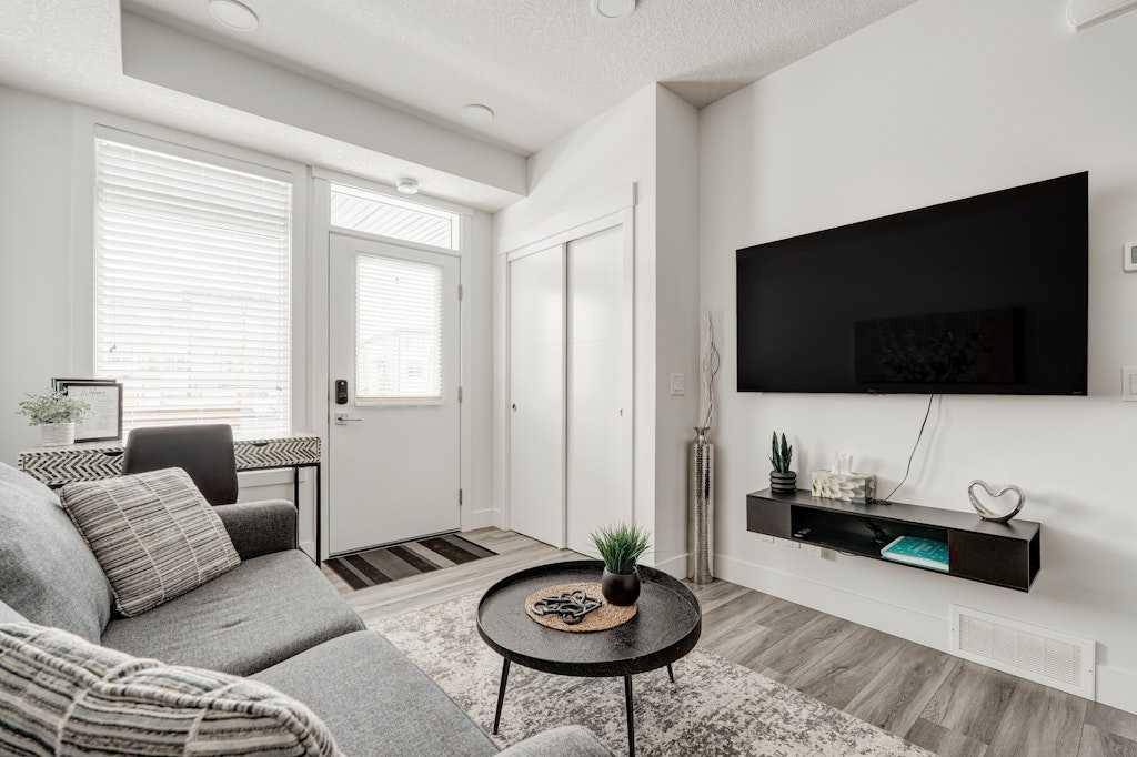Calgary, AB T3M 3A7,19615 45 ST SE