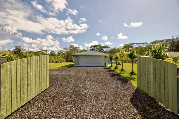 Keaau, HI 96749,16-1516 POHAKU CIRCLE