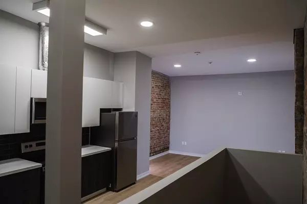 Peterborough Central, ON K9H 2H5,140 Simcoe ST #216