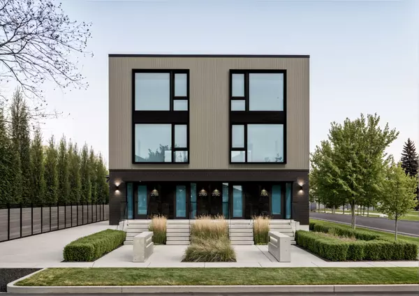 276 Lanor AVE #C, Toronto W06, ON M8W 2P9