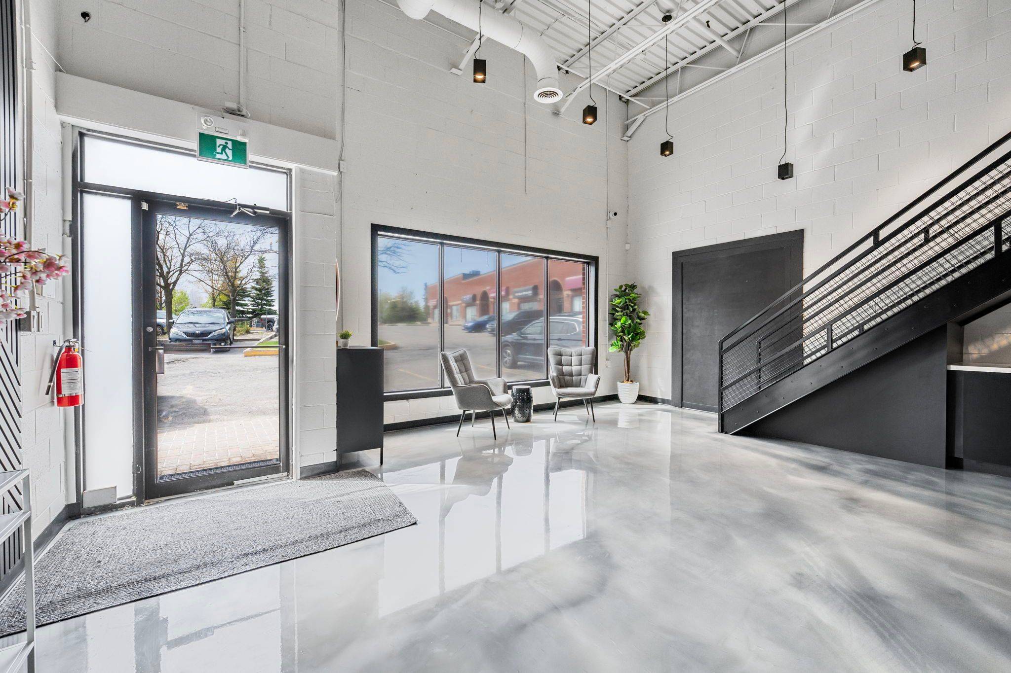 Newmarket, ON L3Y 7B6,110 Pony DR #4