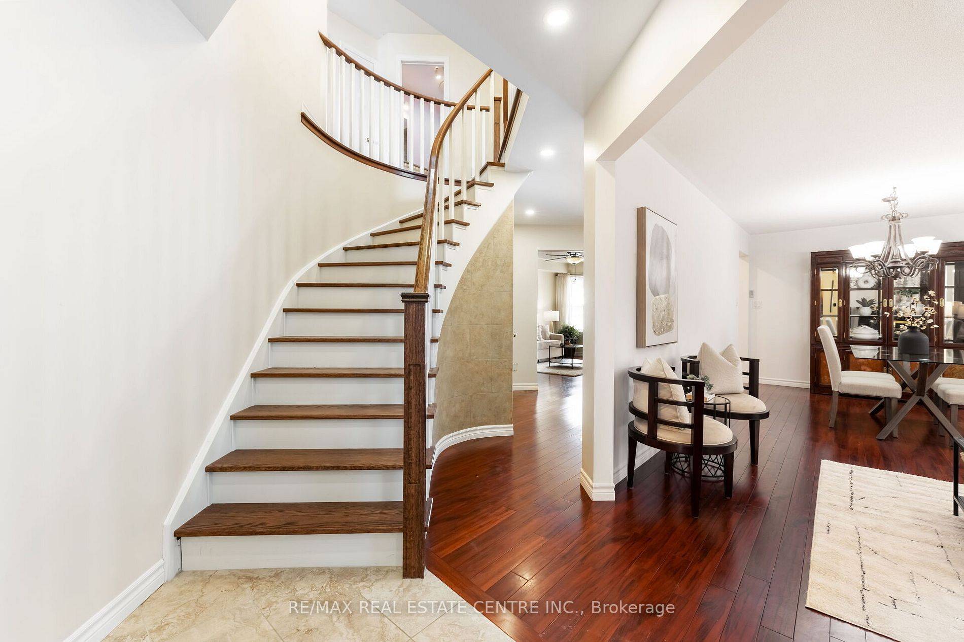 Brampton, ON L6X 4P2,112 Ravenscliffe CT