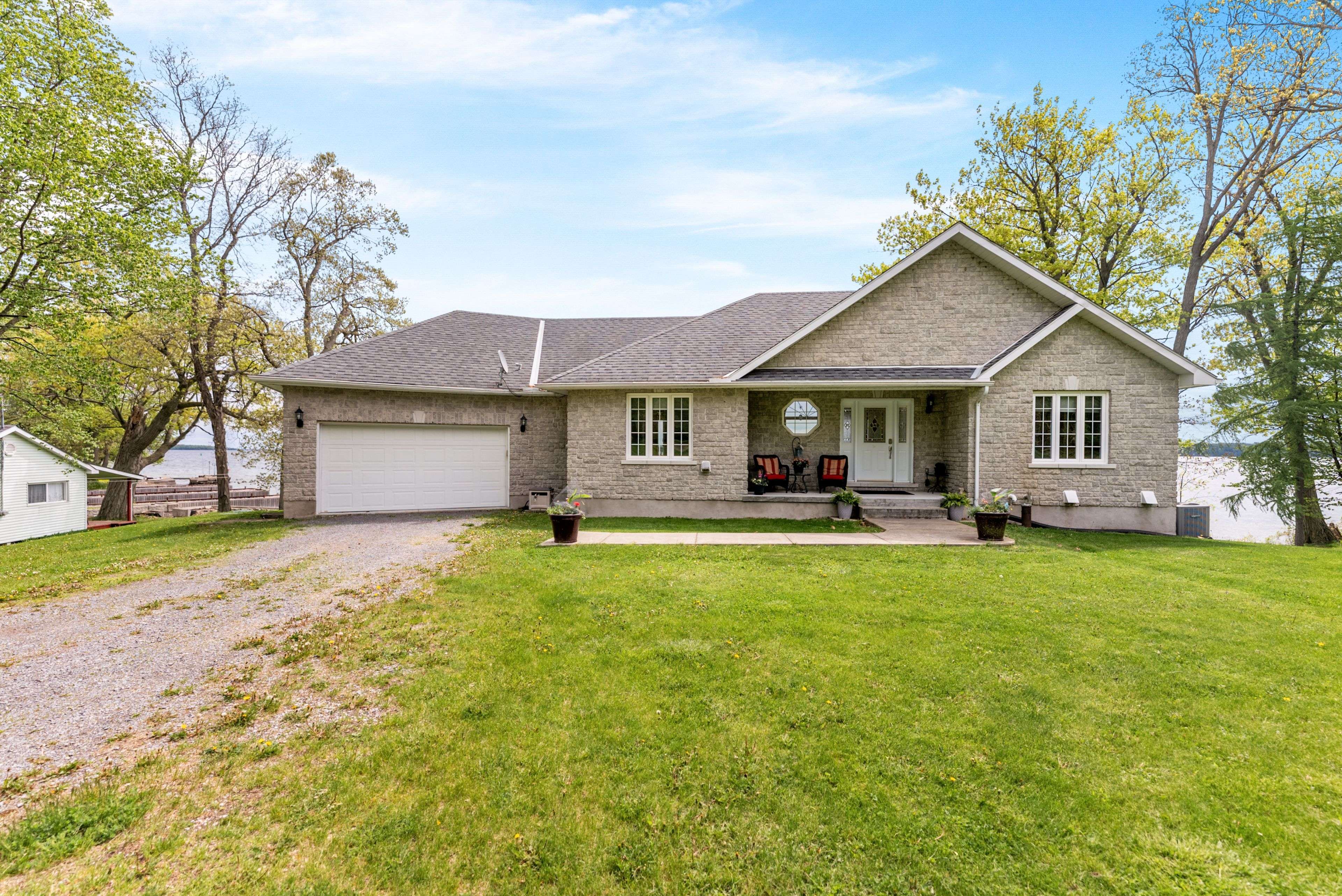 Frontenac Islands, ON K0H 2Y0,121 Hickory LN