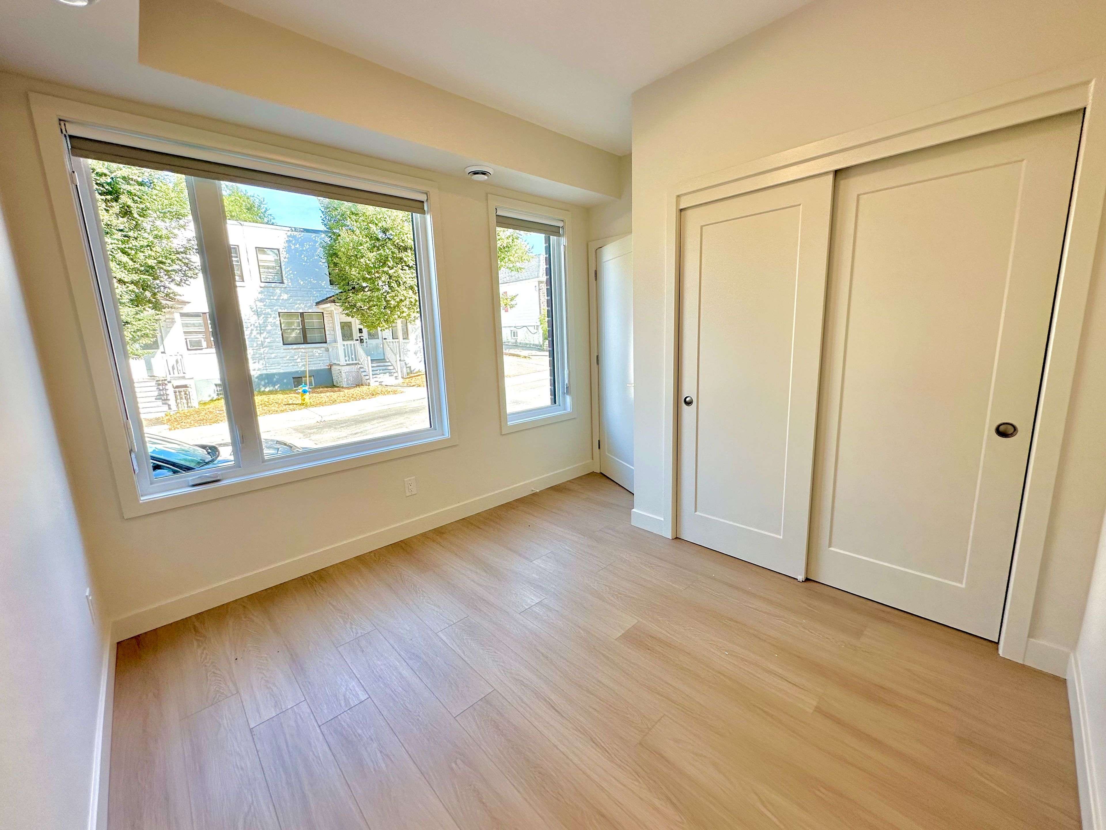 Vanier And Kingsview Park, ON K1L 5J5,258 ST DENIS ST #2