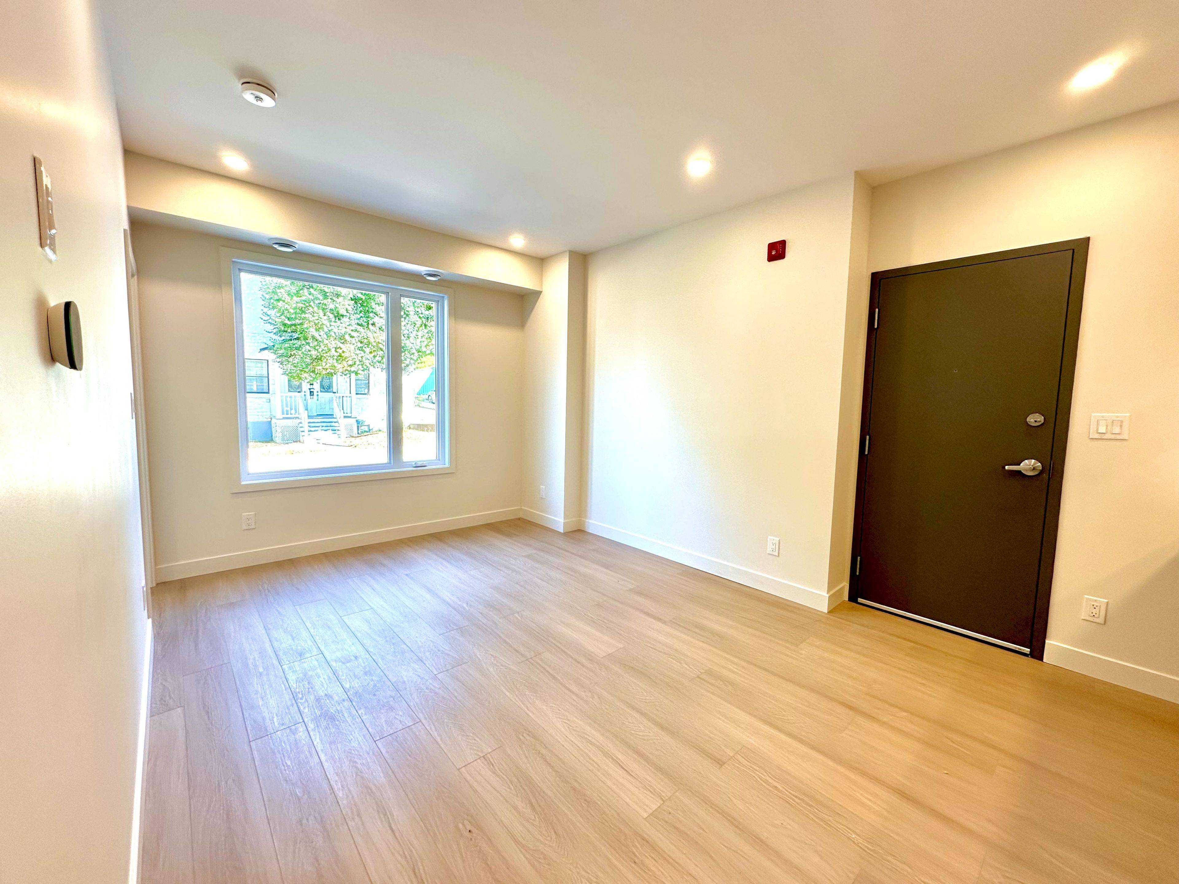 Vanier And Kingsview Park, ON K1L 5J5,258 ST DENIS ST #2