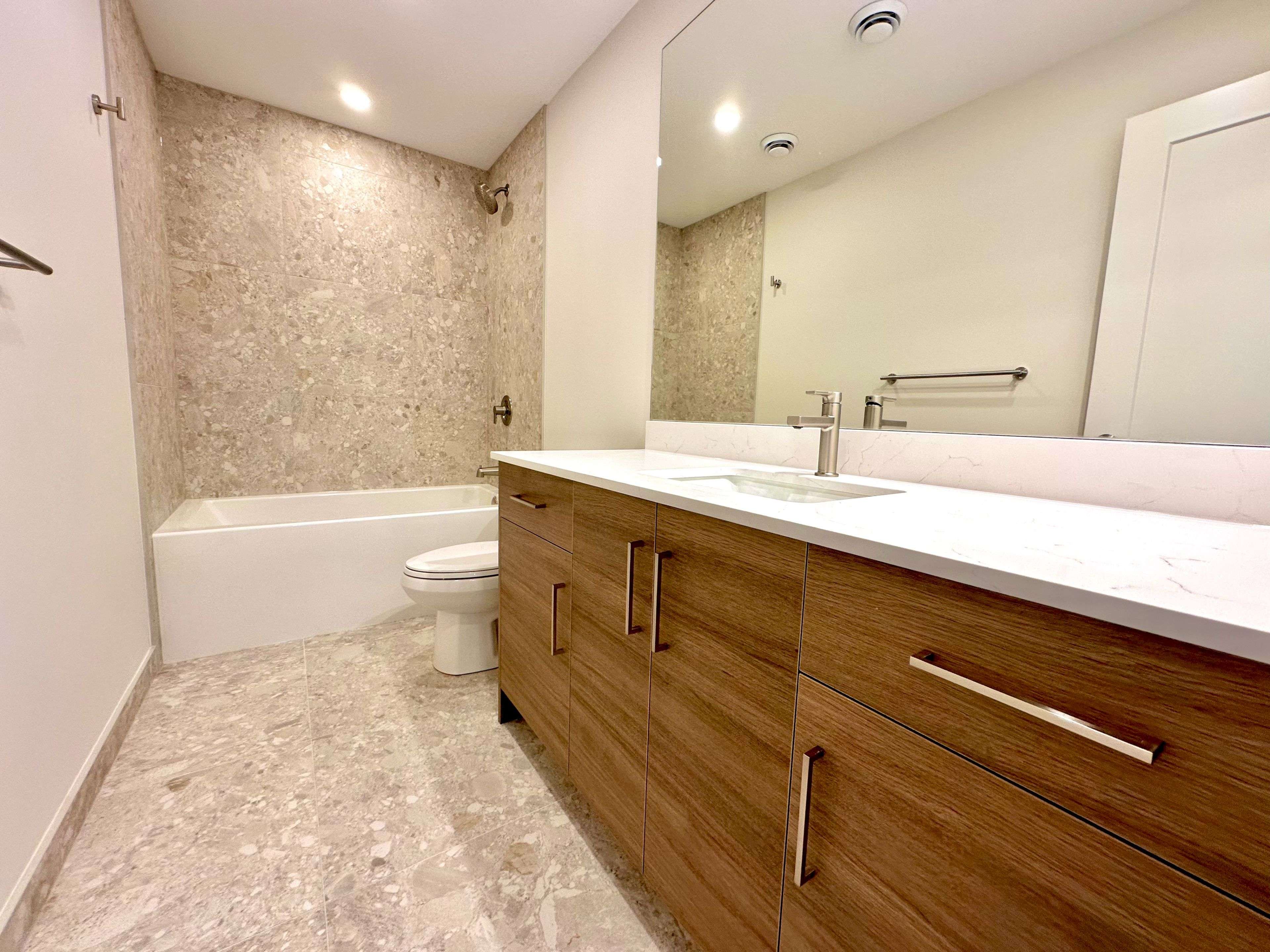 Vanier And Kingsview Park, ON K1L 5J5,258 ST DENIS ST #4