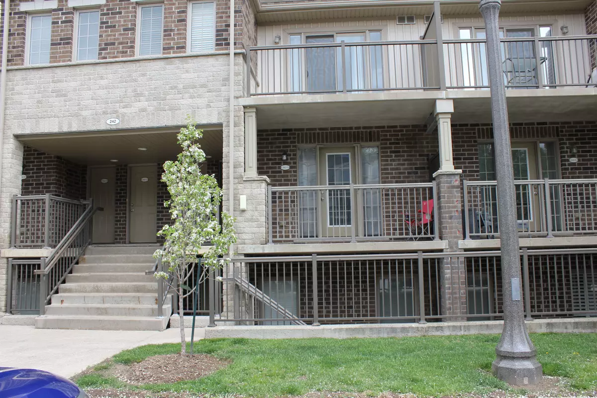 Kitchener, ON N2R 0E1,242 Rachel CRES #F