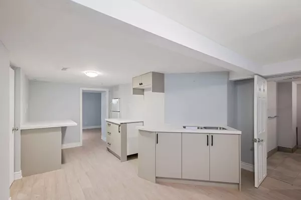 Pickering, ON L1W 2M7,468 Oakwood DR