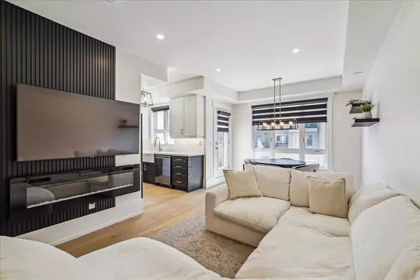 Vaughan, ON L6A 4W3,105 Kayla CRES #14