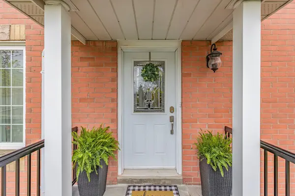 Aurora, ON L4G 6T3,46 Covent CRES