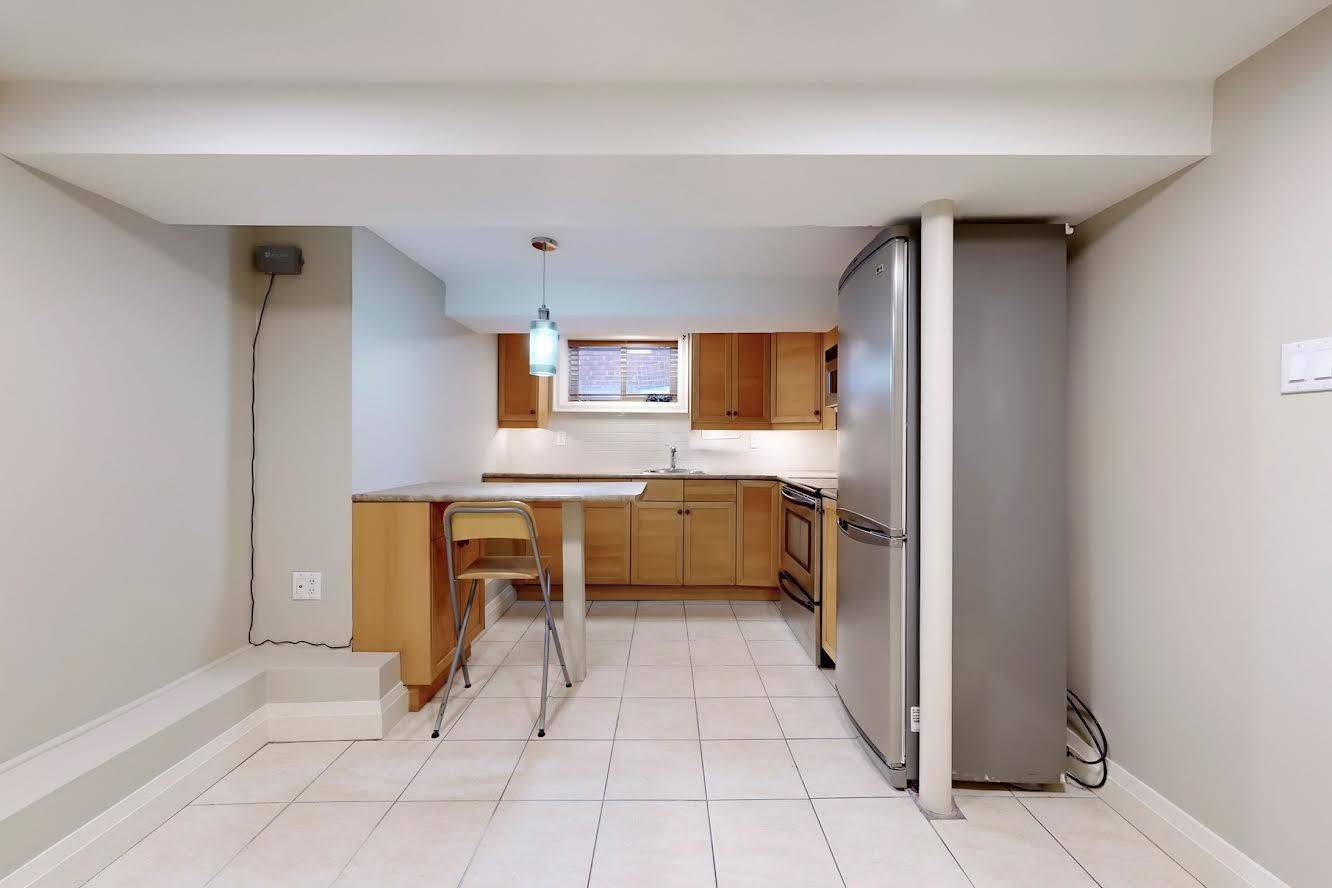 Toronto W02, ON M6S 3Z8,434 Jane ST #L1