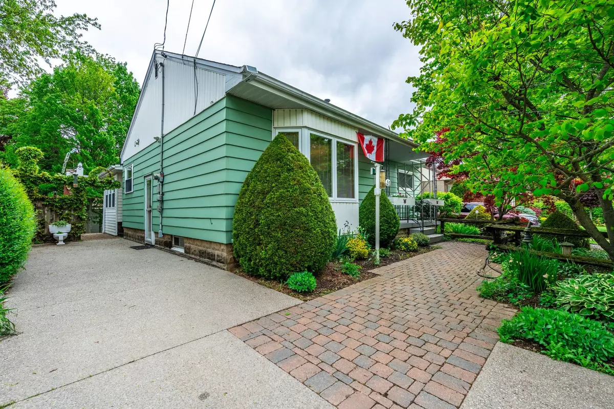 Hamilton, ON L9H 2N1,35 Kemp DR