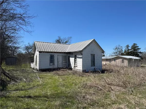 Lott, TX 76656,405 S 7th Street