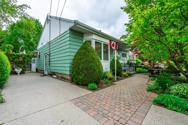 35 Kemp DR, Hamilton, ON L9H 2N1