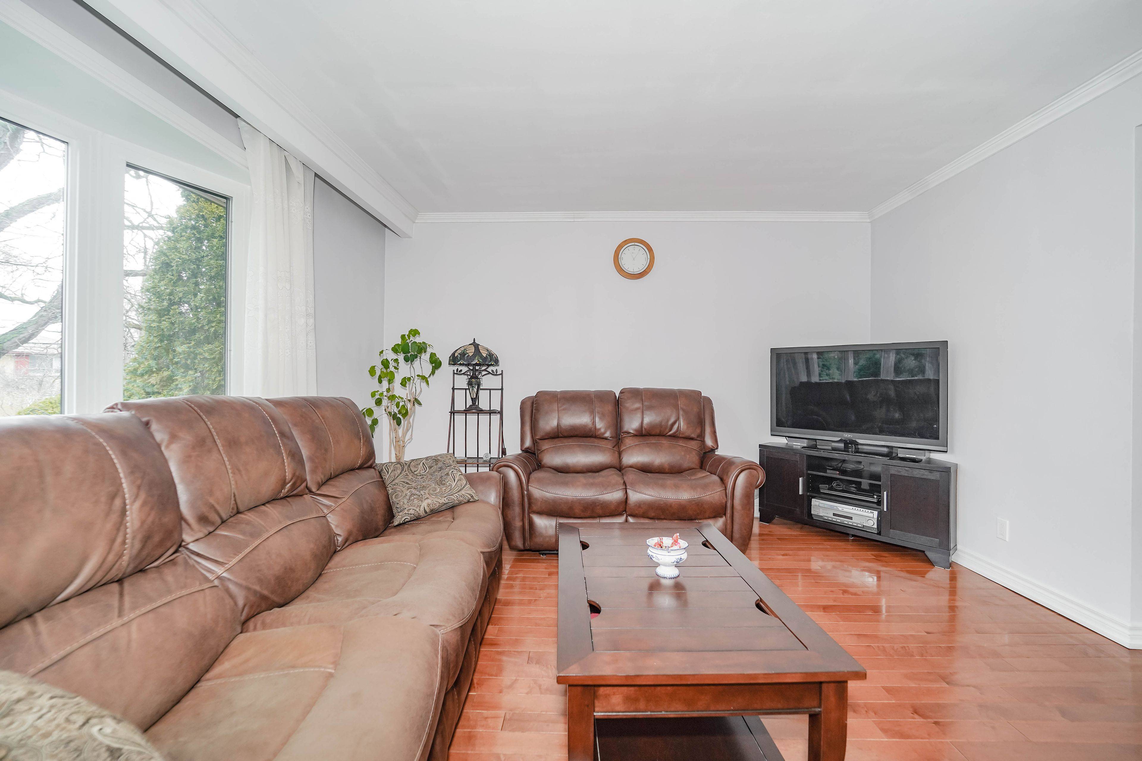 Toronto C06, ON M3H 4J5,47 Combe AVE