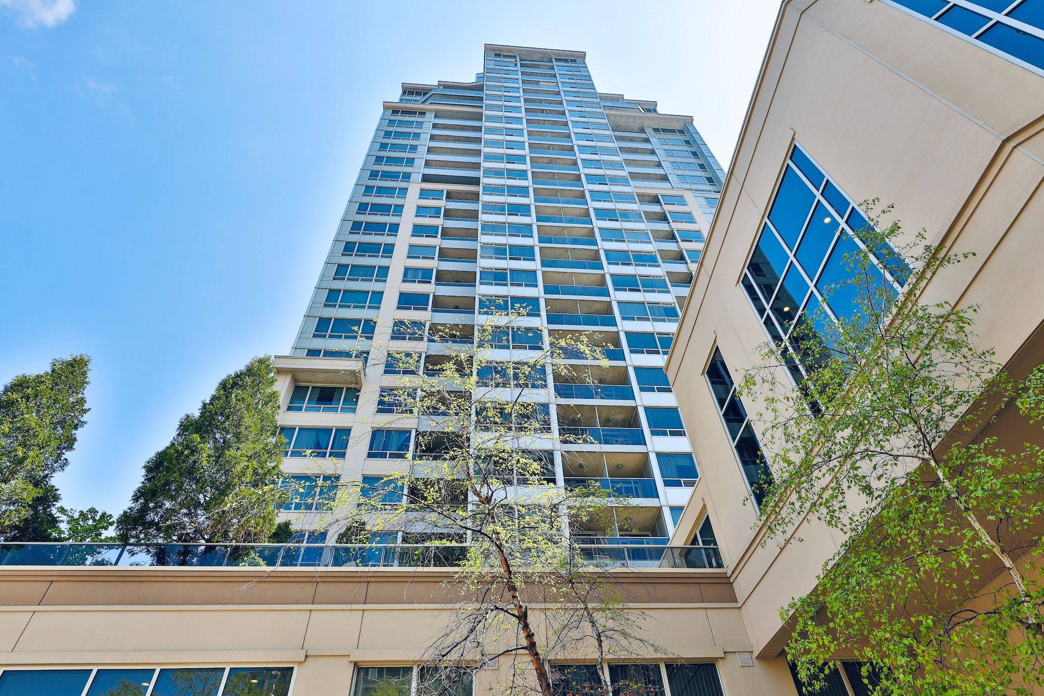 Toronto C15, ON M2K 3C2,3 Rean DR #307