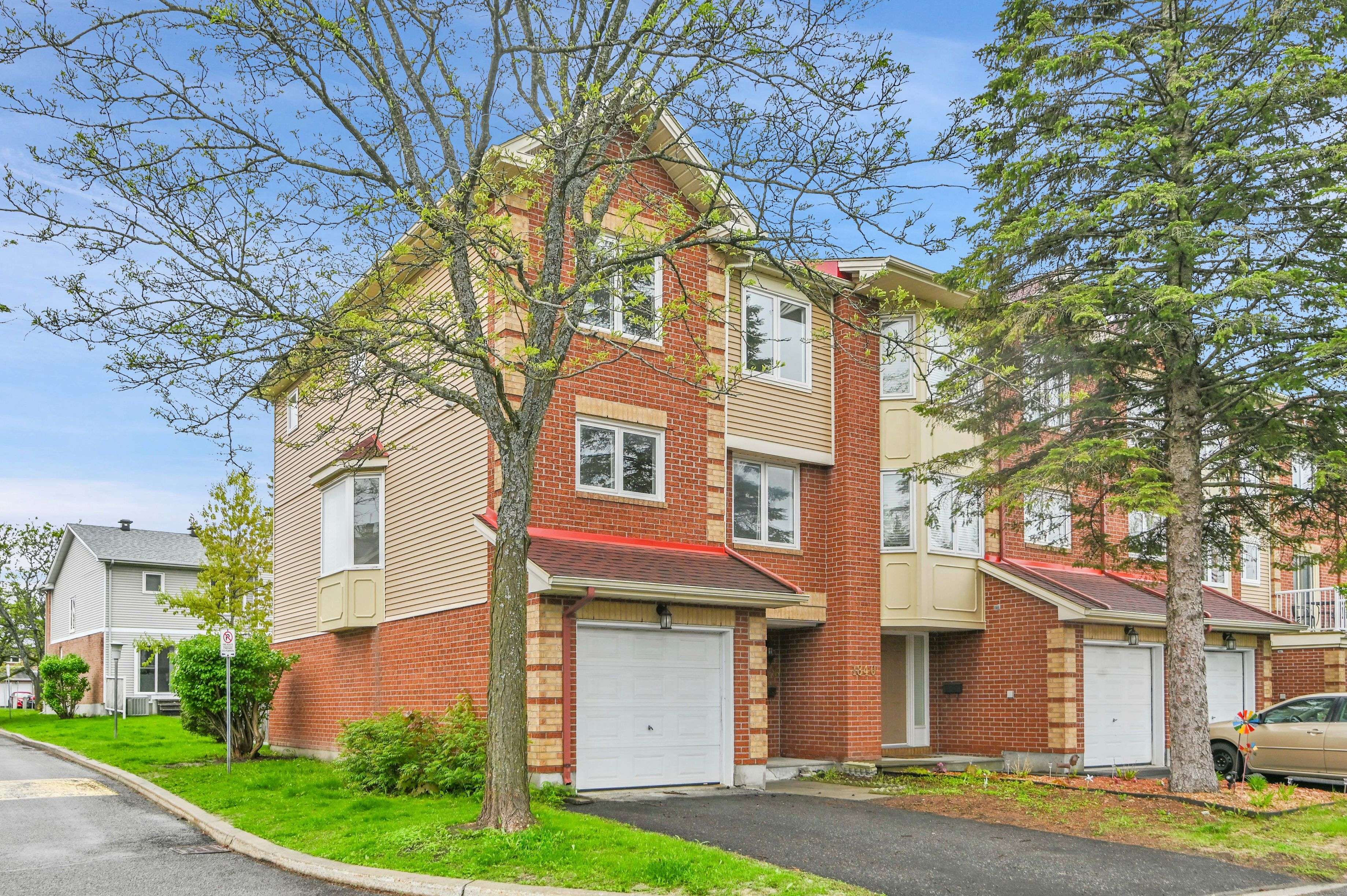 Orleans - Convent Glen And Area, ON K1C 7B7,1838 Summerfields CRES #17