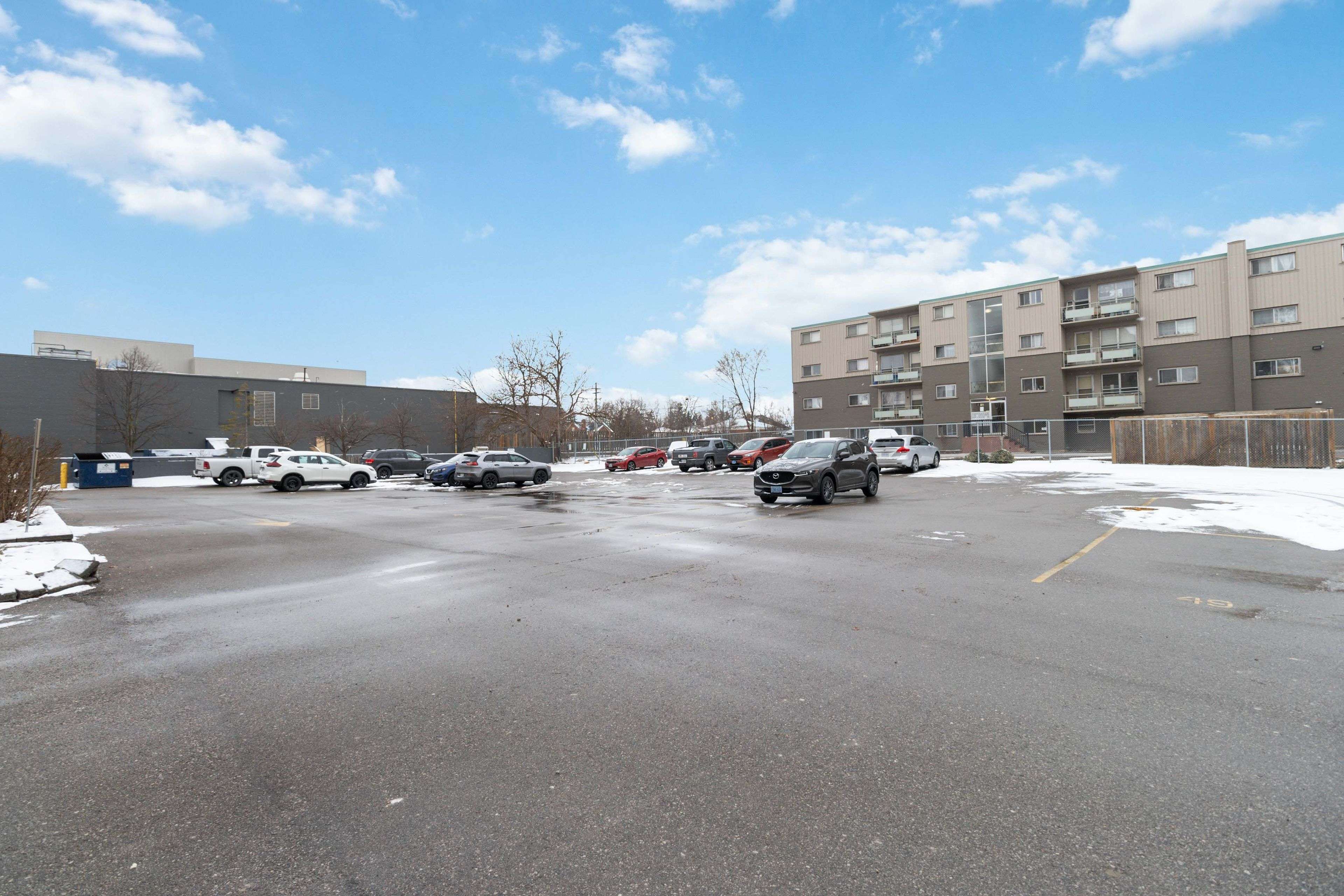 Brantford, ON N3R 1V5,87 St George ST #604