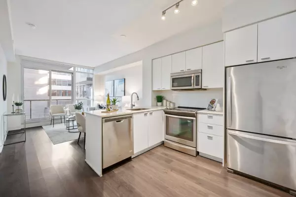 Toronto C10, ON M4P 0B9,30 Roehampton AVE #406